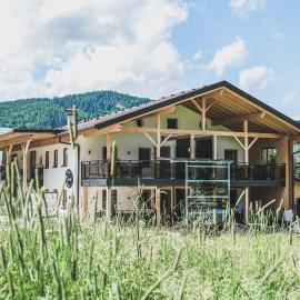 Ur-Genuss Lodge mit Wein & Weitblick, hotel em Heiterwang