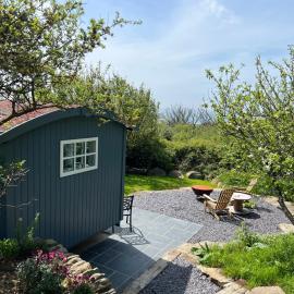 Bluebell Shepherd's Hut, hotel di Llanfair