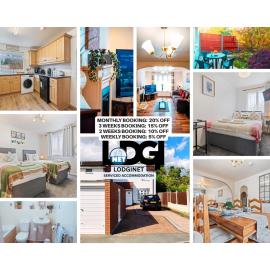 Spacious White House with parking, garden, Wi-Fi, hotel in Telford