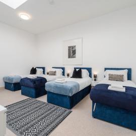 Wow 10 Beds 2 bath Lift Parking Contractor welcome, hotel a Basingstoke