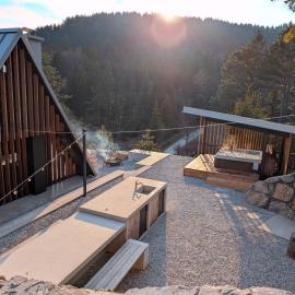 Pine Hill RUBY with free jacuzzi, ξενοδοχείο σε Rakitna
