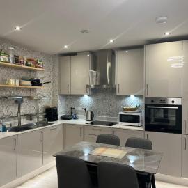 Host-Free Ensuite Double Bed by Heathrow