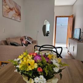 Apartamento completo - a 3 minutos do centro, hotel ve městě Alta Floresta