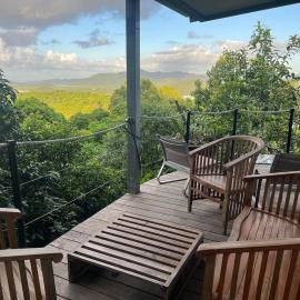 Charming quiet apartment with sea and mountain views, hotel en Païta