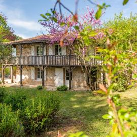 Lou Pastellou, Maison Rustique plus Gîte Indépendant, avec Jardin, Idéal Familles, Proche Centre de Figeac