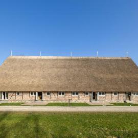 Relax In A Thatched Barn With A Sauna