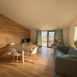 Le Chalet des 5 avec piscine vue sur les montagnes et en lisière de forêt, Hotel in Lutzelhouse