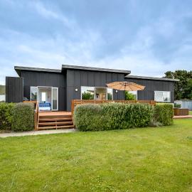 SeaRenity - Waimarama Holiday Home, hotel in Havelock North
