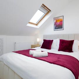 Bournemouth Luxe 3BR-3 Bath-Parking-Walk to Beach-4 Mins drive to train station