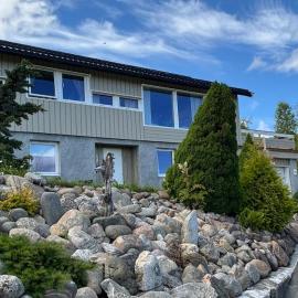 Enebolig med lysthus og sjøutsikt, hotel 