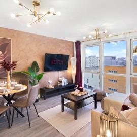Stylish 2 Bed Apartment in Central Hemel, Parking