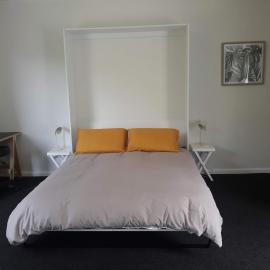 Rawhiti Retreat, hotel in Porirua