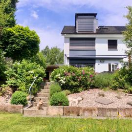 Festspiel Haus Bayreuth 2 Schlafzimmer modern mit gemütlichem Garten für 2-4 Pers, 1,5km zum Stadtzentrum, hotel in Bayreuth