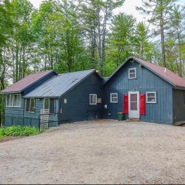 Cozy cabin getaway in the White Mountains, hotel in East Stoneham