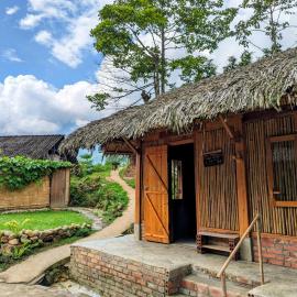 The Happy Happy Bungalow of Happiness!, hotel in Lao Cai
