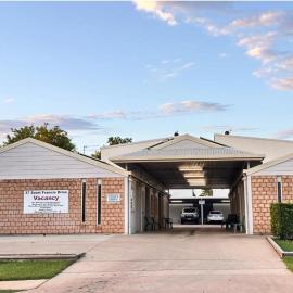 11 37 St Francis Dr Neat 1BR AC Parking