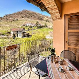 Cozy Apartment In Monforte D'alba With Wifi