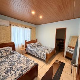 BREEZE Hostal Boca Chica, hotel in Boca Chica