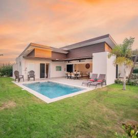 Triskele Earth by Vacation Pura Vida