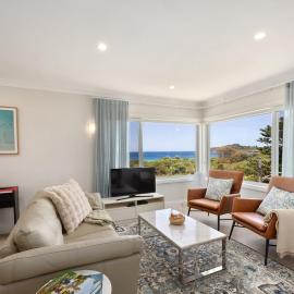 Swim, Golf and sip wine with a view!, hotel in Mona Vale