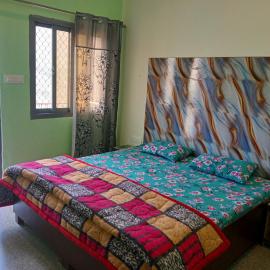 Krishna Hotel & Restaurant, hotel di Devaprayāg