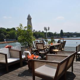 EXIGEHOME-Large houseboat with rooftop and spa near Paris，聖克勞德的飯店