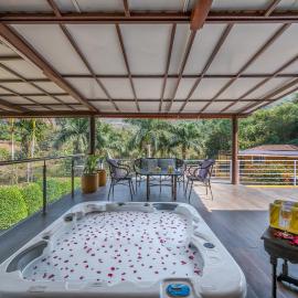 SaffronStays Ekam Lakehouse, hotel in Waki