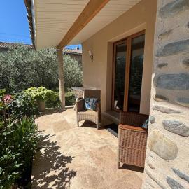 Charmante maison en pierre avec jardin