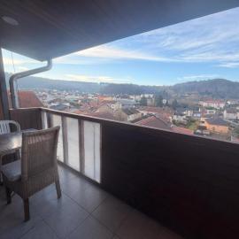 Chambre avec balcon offrant une vue magnifique