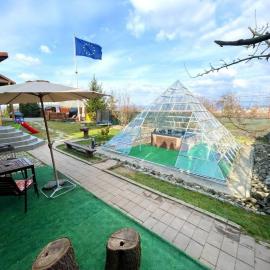 Modern Cabin with Jacuzzy - Piramida, Hotel in Sighetu Marmaţiei
