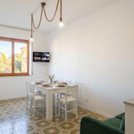 150m from the Sea - AC WiFi Balcony Sleeps 6