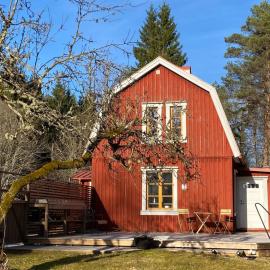 Mysigt 1900-tals hus med bastu och natur, hotel in Brandsmo