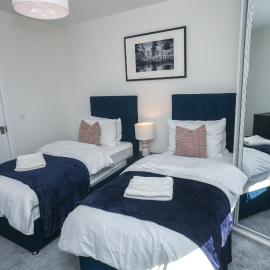 Little Haven Thames view Free Parking Closer to Heathrow, khách sạn ở Staines
