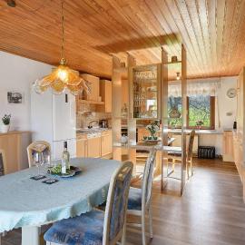Dein Wald und Wein Hideaway, hotell i Kommen