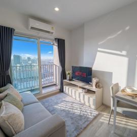 Amazing High Floor Luxury Studio, hotel in Sathani Ban Hua Mak