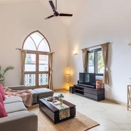 New Luxury Duplex villa with pool in Siolim, hótel í Siolim