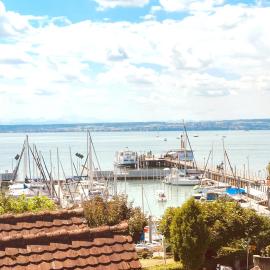 Seeloge mit Dachterrasse direkt am Westhafen in Hagnau am Bodensee, hotel in Hagnau