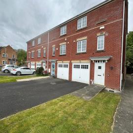 Mmc serviced accommodation 2, hotel in Leigh
