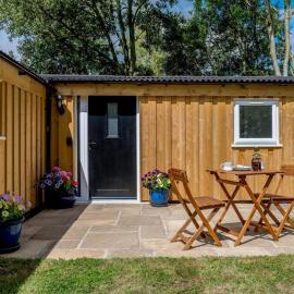 1 Bed in Weymouth oc-78865، فندق في ويماوث