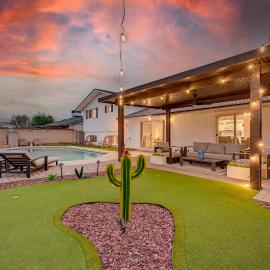 Mulberry Residence, Scottsdale Home with Heated Pool, Sleeps 15, Pet Friendly, hotel in Scottsdale