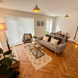 Issara Apartments 41 - Great location & Private Parking