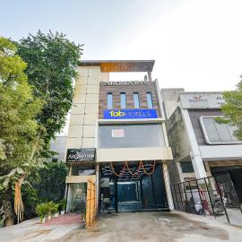FabHotel Kavya Inn - Nr The Mall of Faridabad, hotel v destinácii Faridabad