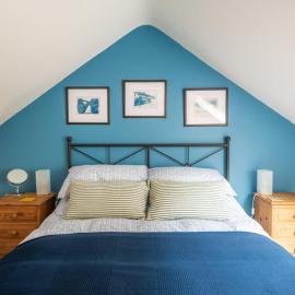 Riverside Bothy In Heart of Scenic Harbour Village, hotel in Solva