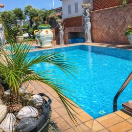 Hotiday Villa Neptunus, hotel v destinácii Forio d'Ischia