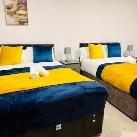 Spacious 4BR House in Wellingborough Long Stays, Hotel in Harrowden