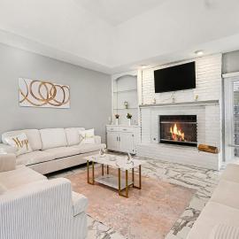 Golden Haven Stylish 5BR Modern Home 4 Baths, хотел в Омаха
