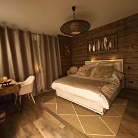Chambre romantique Eden - Le Souffle du Saule - SPA, hotel in Buhl-Lorraine