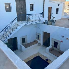 Hoûch Les Anartistes, hotell i Erriadh