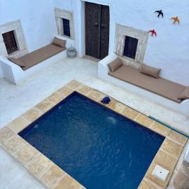 Hoûch Les Anartistes, hotell i Erriadh