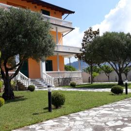 Olive Garden Apartments, hotel in Velipojë